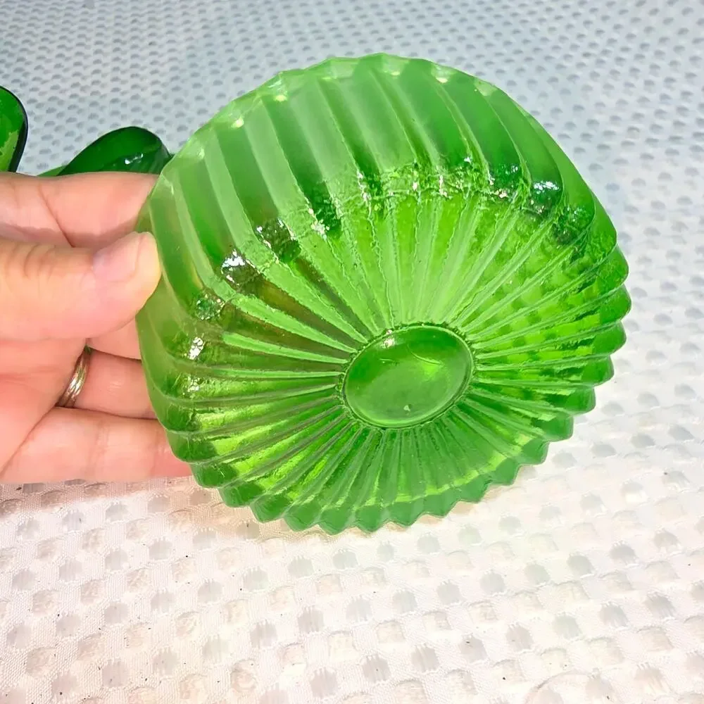 VINTAGE GREEN JEANETTE ROUND SWAN LIPSTICK HOLDER/ POWDER JAR